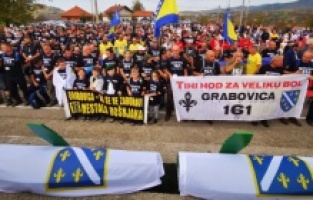 Kotor-Varoš obavijena tugom ispraća posmrtne ostatke osam Bošnjaka