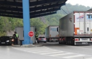 Situacija na Kosovu: Prevelik pritisak na građane i iz Beograda i iz Prištine