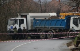 Kosovo: Policajac zbog kojeg su postavljene barikade pušten u kućni pritvor