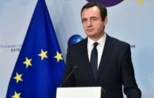 Kurti: "Sa NATO-om i KFOR-om radimo na brzom i mirnom rješavanju situacije"