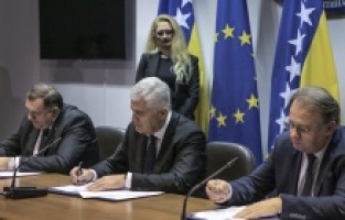 Potpisan koalicioni sporazum: Vlast čini 'osmorka', HDZ i SNSD