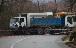 Situacija na sjeveru Kosova mirna: Na putevima i dalje barikade