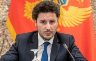 Abazović neće smijeniti ministre zbog prisustva neustavnom Danu RS-a