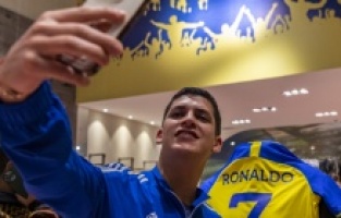 Navala navijača Al-Nassra na dresove Cristiana Ronalda