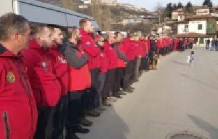 Doček spasilačkih timovova FUCZ i GSS Federacije BiH: Emotivni susreti sa porodicom, prijateljima, koelgama...