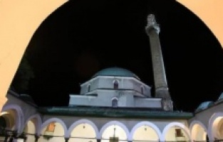 Muslimani obilježavaju odabranu noć Lejletul-Bedr: Prigodni programi u džamijama širom BiH i dijaspore