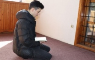 Imran Gušić primjer svima: Sa 15 godina postao jedan od najmlađih hafiza u BiH