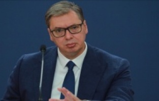 Vučić: Opozicija nek raspiše referendum, vlast se ne mijenja na ulici