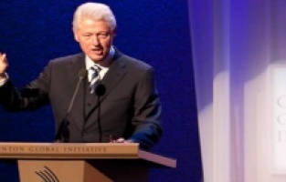 Clinton o Kosovu: "Moramo uraditi sve da zaustavimo besmisao"