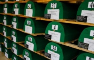 Tabuti sa srebreničkim žrtvama spremni za kolektivnu dženazu: Ove godine će biti ukopani i otac i sin