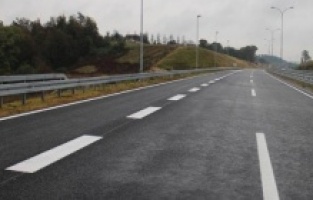 Na većini putnih pravaca u BiH saobraća se po mokrom ili vlažnom kolovozu